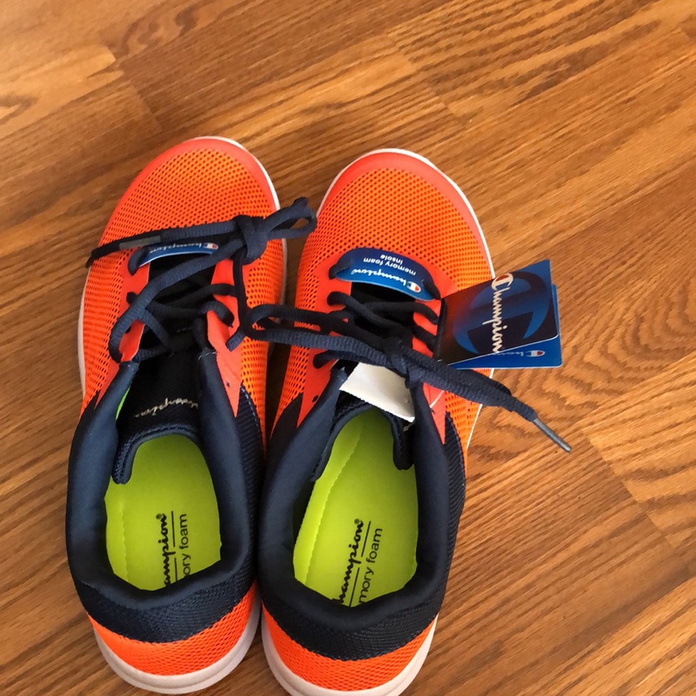 MEN’ S CHAMPION GYM SHOES SIZE 10 1/2! NEW WITH TAGS ON IT! SMOKE FREE HOME! - Picture 5 of 8